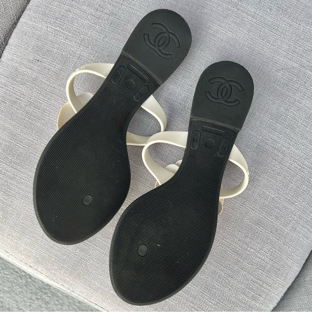 CHANEL Camellia Rubber Flat
Thong Sandals Flip Flops Black x
White - Picture 7 of 7